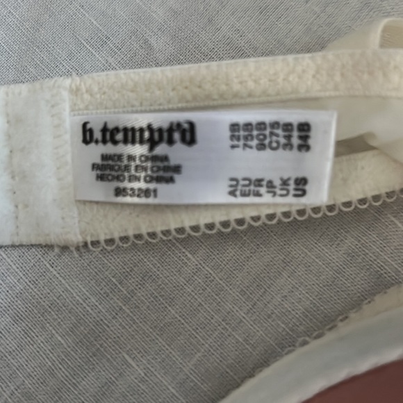 b.tempt’d by Wacoal lace bra NWOT, very pretty and sexy - Picture 2 of 4